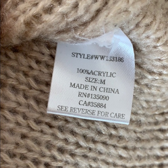 ❄️⭐️🖤BOUTIQUE SWEATER🖤⭐️ - Picture 4 of 7